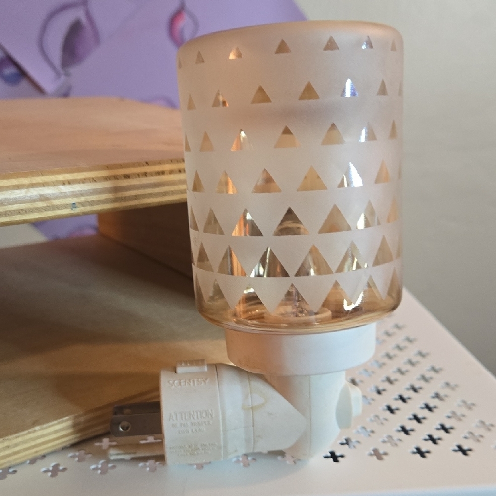 Geometric Patterned Night Light - Picture 5 of 7
